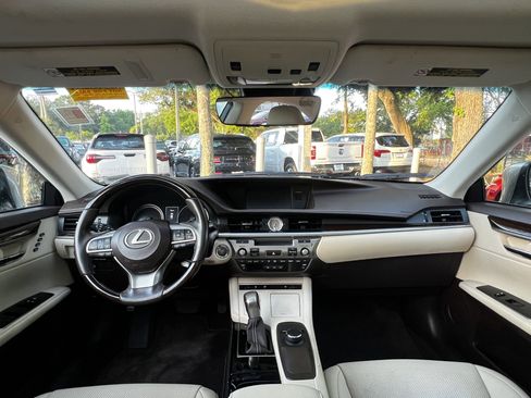 Used 2017 Lexus ES 350 w/ Premium Package image 36