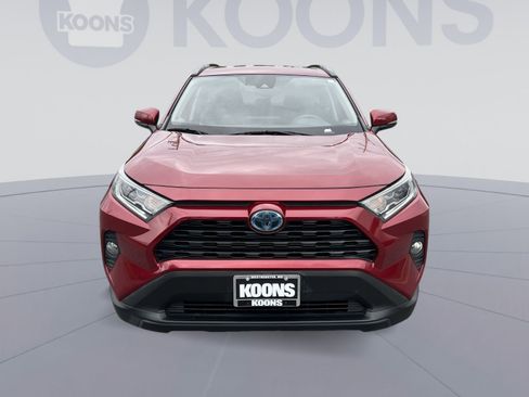 Used 2020 Toyota RAV4 XLE w/ Carpet Mat Package AWD/4WD image 11