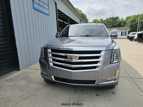 Used 2019 Cadillac Escalade Premium Luxury RWD image 20