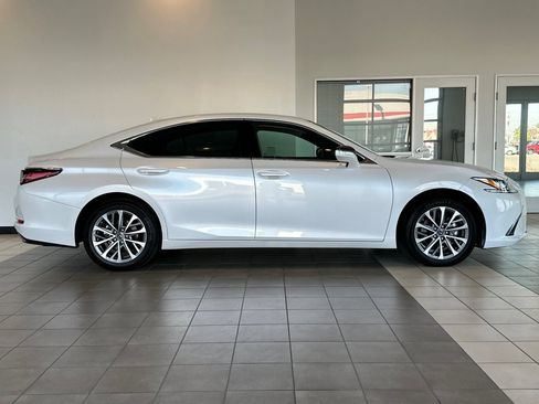 Used 2024 Lexus ES 350 FWD image 3