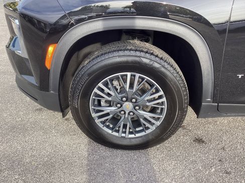 Used 2025 Chevrolet Traverse LT AWD/4WD image 9