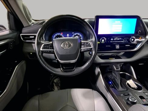 Used 2023 Toyota Highlander Platinum AWD/4WD image 6