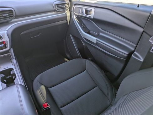 Used 2023 Ford Explorer XLT image 15