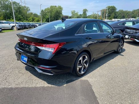 Certified 2023 Hyundai Elantra Limited w/ Winter Weather Package FWD image 4