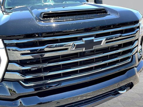 Used 2024 Chevrolet Silverado 2500 High Country w/ High Country Premium Package AWD/4WD image 29