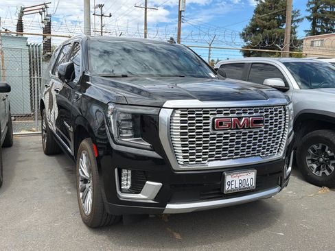 Used 2021 GMC Yukon Denali w/ Denali Premium Package AWD/4WD image 3