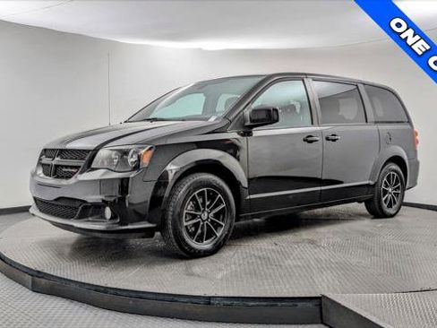 Used 2018 Dodge Grand Caravan SE image 2