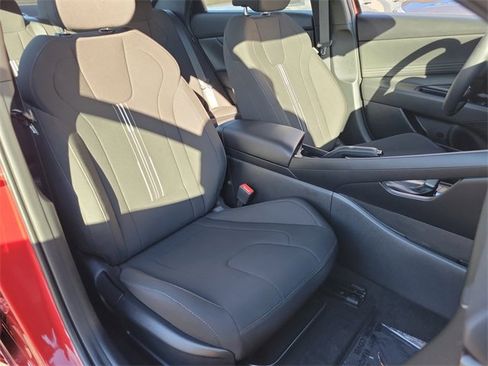 Used 2025 Hyundai Elantra Sport image 17