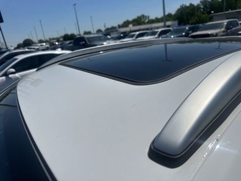 Used 2022 Buick Encore GX Essence w/ Experience Buick Package FWD image 33