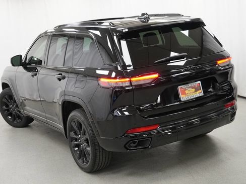 Certified 2023 Jeep Grand Cherokee Overland AWD/4WD image 12