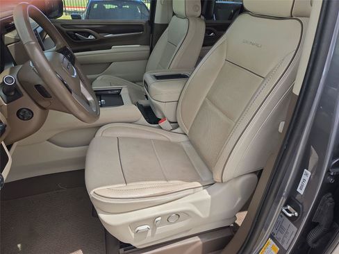 Used 2021 GMC Yukon Denali w/ Denali Premium Package RWD image 11