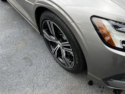 Used 2019 Volvo S60 T6 Inscription image 11