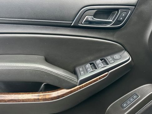 Used 2017 Chevrolet Suburban LT image 13