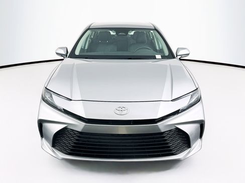 Used 2025 Toyota Camry LE image 2