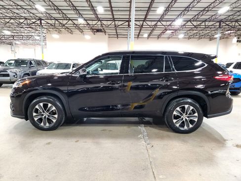 Used 2021 Toyota Highlander XLE FWD image 7