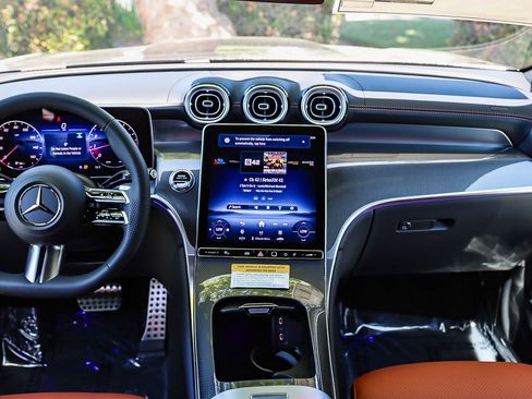 New 2025 Mercedes-Benz GLC 300 4MATIC image 11