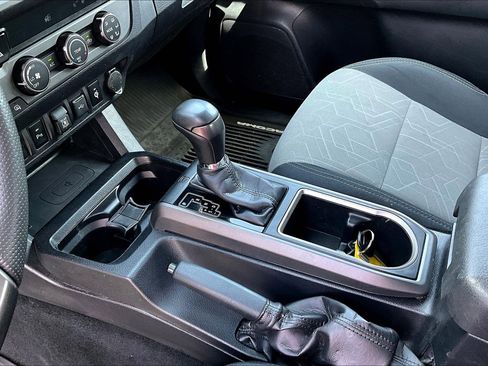 Used 2020 Toyota Tacoma TRD Sport w/ Technology Package image 17