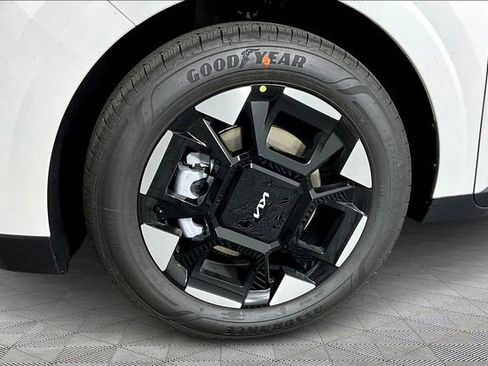 New 2026 Kia Carnival EX FWD image 13