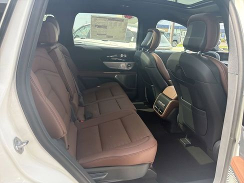 New 2026 Lincoln Nautilus Reserve image 8