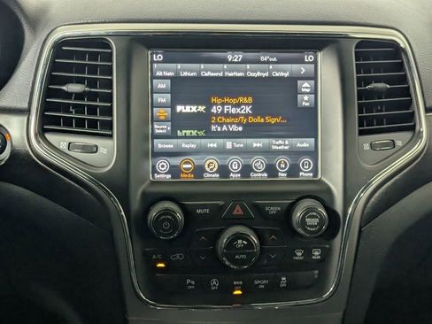 Used 2018 Jeep Grand Cherokee Altitude RWD image 18