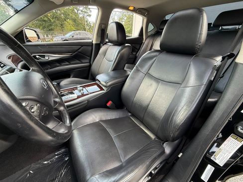 Used 2018 INFINITI Q70 Luxe RWD image 16