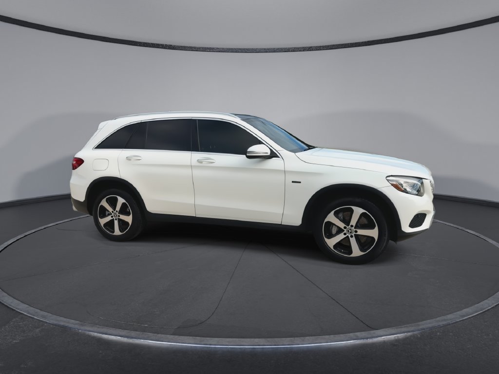 Used 2019 Mercedes-Benz GLC 350e 4MATIC image 2