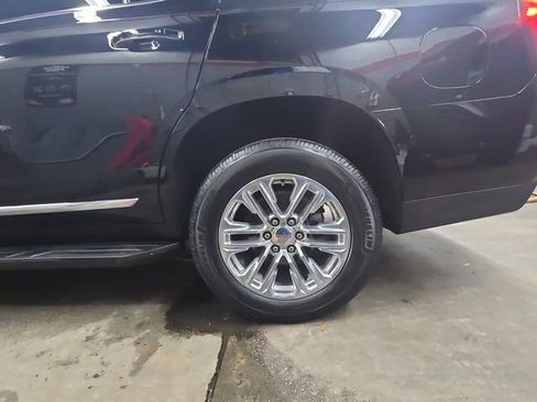 Used 2023 GMC Yukon SLT w/ SLT Premium Package image 34