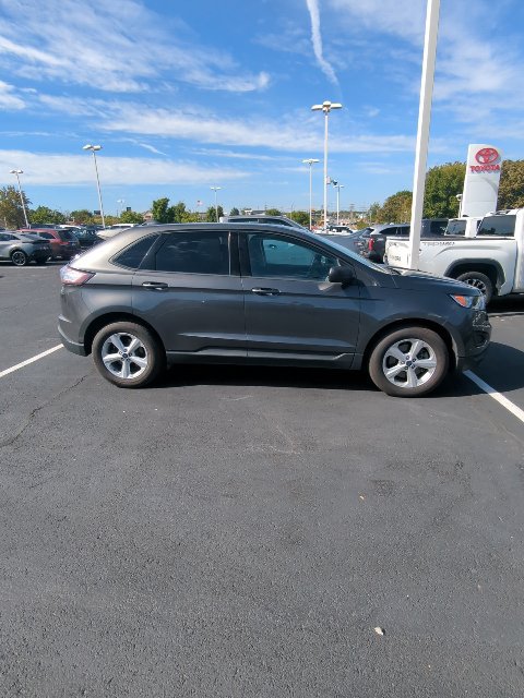 Used 2017 Ford Edge SE w/ Cargo Accessory Package AWD/4WD image 8