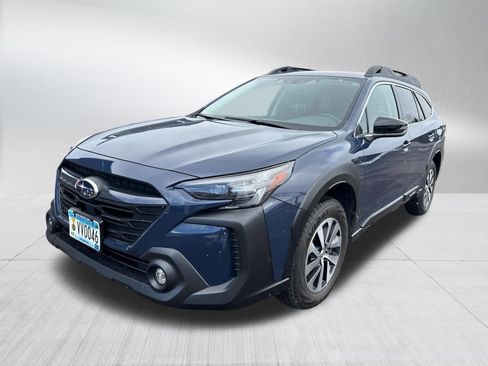 Used 2023 Subaru Outback Premium image 2