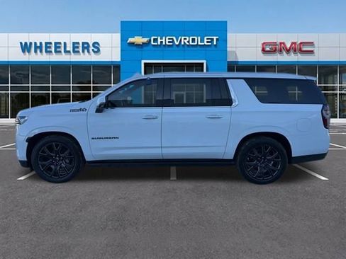 Used 2023 Chevrolet Suburban High Country image 2