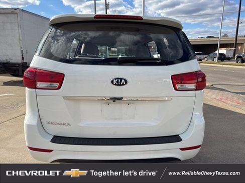 Used 2018 Kia Sedona L image 7