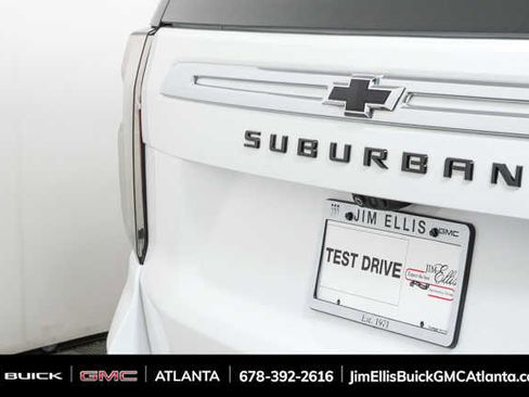 Used 2023 Chevrolet Suburban High Country image 36