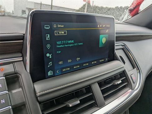 Used 2023 Chevrolet Suburban Premier image 17