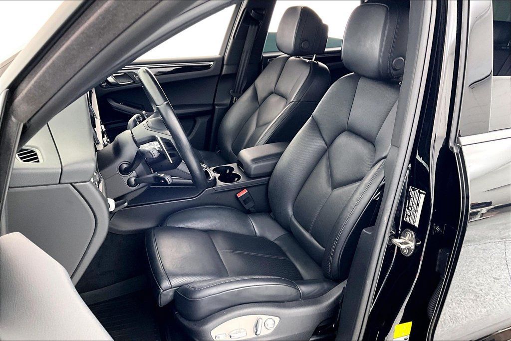 Used 2024 Porsche Macan w/ Premium Plus Package AWD/4WD image 31
