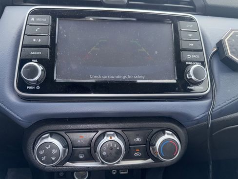 Used 2023 Nissan Versa SV w/ Electronics Package image 16