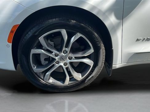 Used 2024 Chrysler Pacifica Pinnacle w/ Trailer Tow Group AWD/4WD image 26