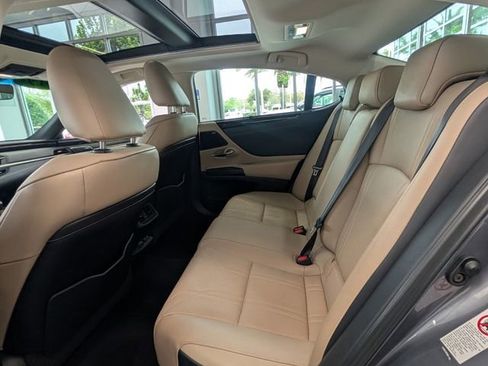 Used 2019 Lexus ES 350 Ultra Luxury w/ Accessory Package 2 image 7