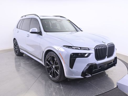 Used 2025 BMW X7 xDrive40i w/ M Sport Package AWD/4WD image 9
