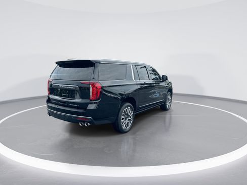 Used 2023 GMC Yukon XL Denali Ultimate AWD/4WD image 9