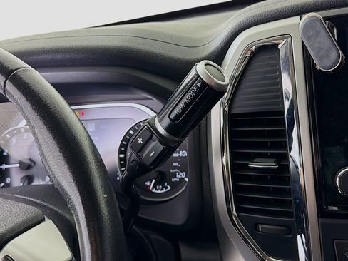 Used 2021 Nissan Titan SV w/ SV Convenience Package image 20