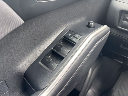 Used 2020 Toyota Highlander L FWD image 21