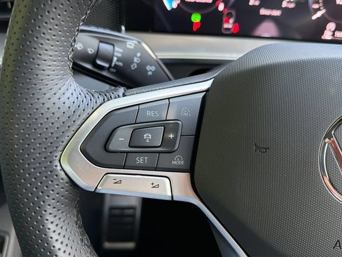 New 2026 Volkswagen Tiguan SE R-Line FWD image 22