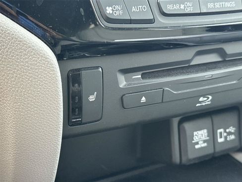 Used 2019 Honda Pilot Touring image 32