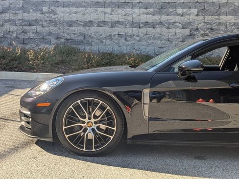 Used 2023 Porsche Panamera image 11