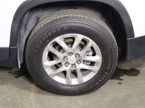 Used 2021 Chevrolet Traverse LT FWD image 44