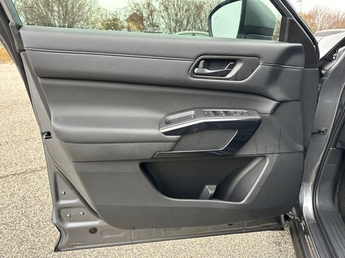 New 2025 Nissan Pathfinder SV w/ SV Premium Package image 10