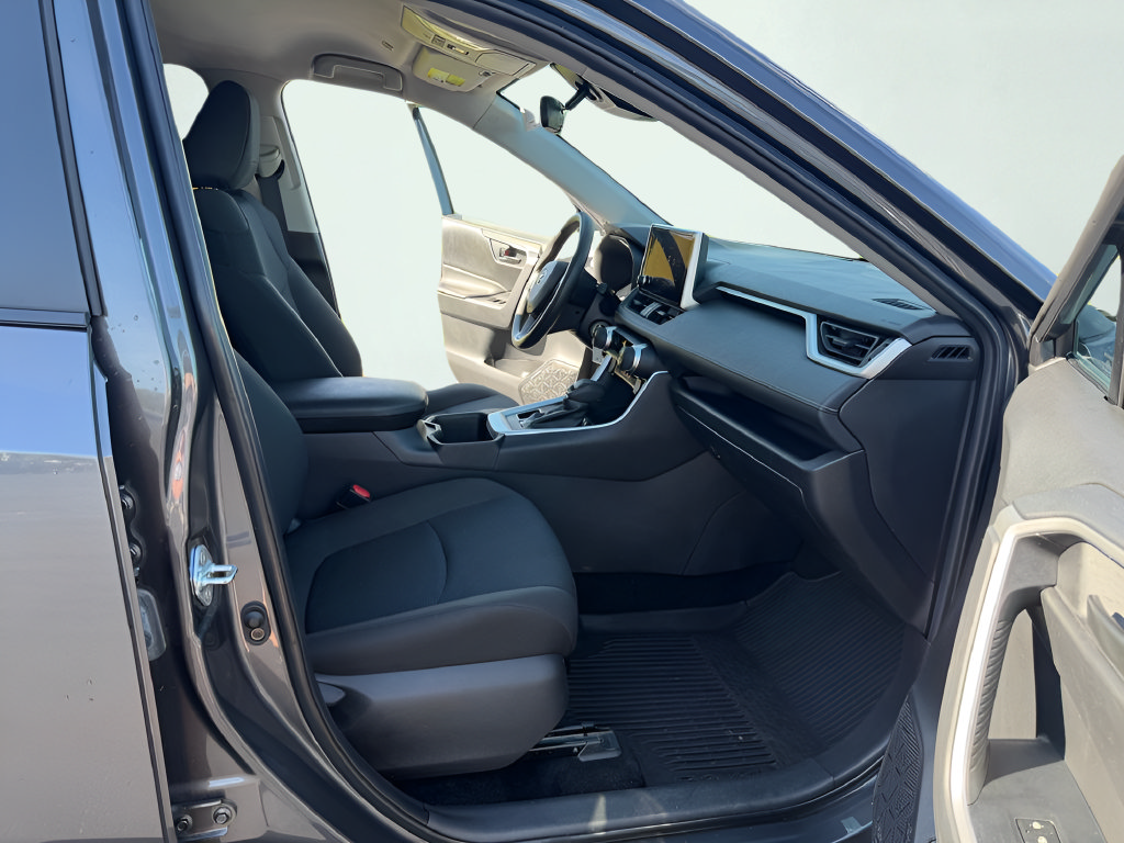 Used 2024 Toyota RAV4 LE AWD/4WD image 35