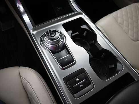 Certified 2024 Ford Edge Titanium AWD/4WD image 13