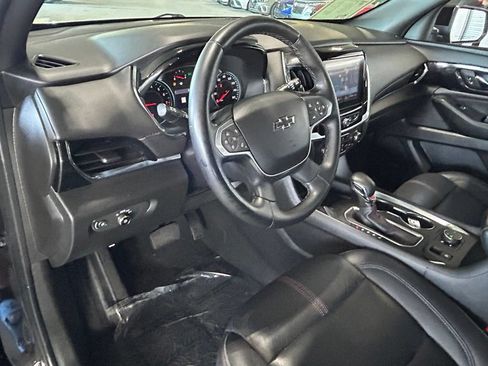 Used 2023 Chevrolet Traverse RS FWD image 17