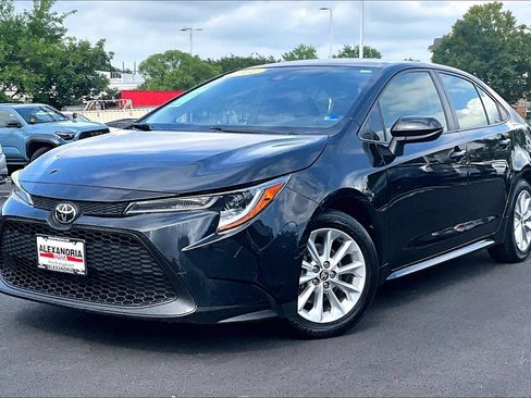 Used 2022 Toyota Corolla LE FWD image 1